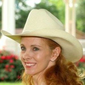 Meet your Posher, Lara